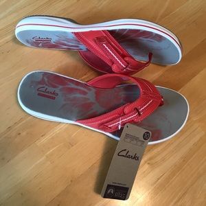 Brand New Clark’s Cloudstepper Flip-Flops